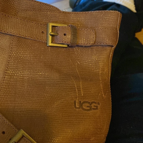 pair of Ugg boots - Picture 5 of 8